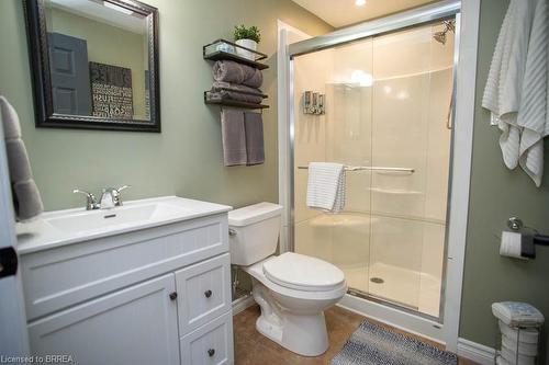 200 Mcguiness Drive, Brantford, ON - Indoor Photo Showing Bathroom