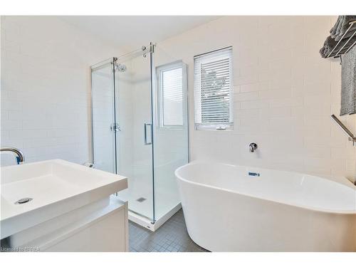 42 Mountain Avenue, Hamilton, ON - Indoor Photo Showing Bathroom