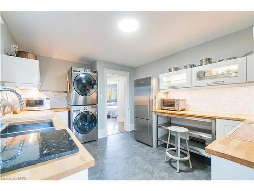 42 Mountain Avenue, Hamilton, ON - Indoor Photo Showing Kitchen