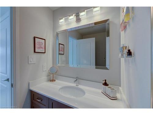 18-720 Grey Street, Brantford, ON - Indoor Photo Showing Bathroom