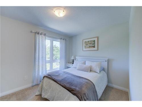 18-720 Grey Street, Brantford, ON - Indoor Photo Showing Bedroom