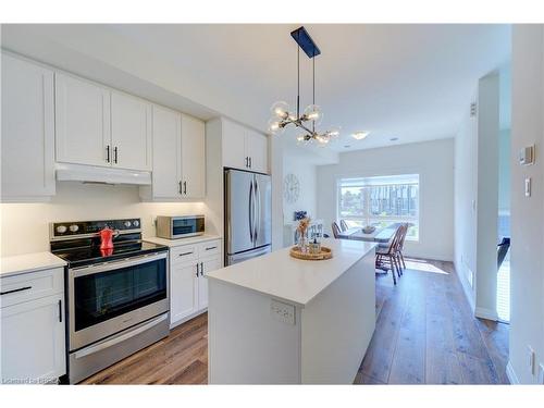 18-720 Grey Street, Brantford, ON - Indoor Photo Showing Kitchen With Upgraded Kitchen