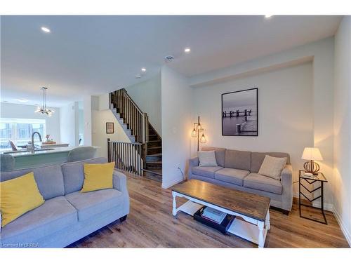 18-720 Grey Street, Brantford, ON - Indoor Photo Showing Living Room