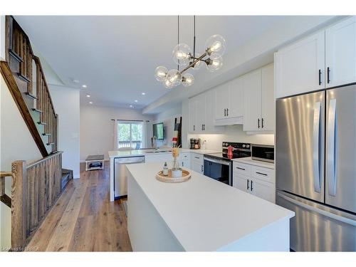 18-720 Grey Street, Brantford, ON - Indoor Photo Showing Kitchen With Upgraded Kitchen