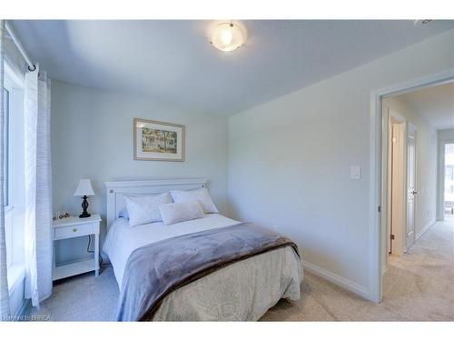 18-720 Grey Street, Brantford, ON - Indoor Photo Showing Bedroom