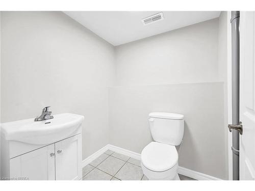 12 Hill Avenue, Brantford, ON - Indoor Photo Showing Bathroom