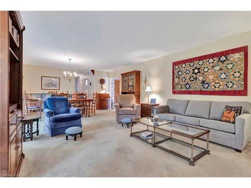 84 Creighton Road, Dundas, ON - Indoor Photo Showing Living Room