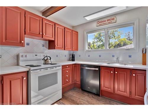 84 Creighton Road, Dundas, ON - Indoor Photo Showing Kitchen