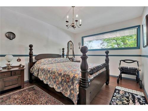 84 Creighton Road, Dundas, ON - Indoor Photo Showing Bedroom