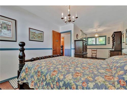 84 Creighton Road, Dundas, ON - Indoor Photo Showing Bedroom