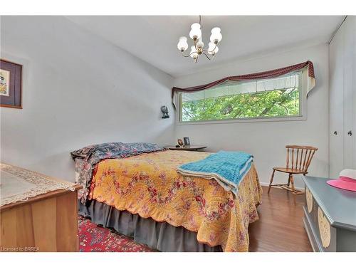 84 Creighton Road, Dundas, ON - Indoor Photo Showing Bedroom