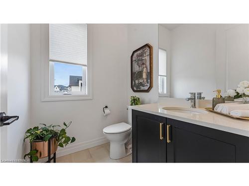 42 Aspen Circle, Thorndale, ON - Indoor Photo Showing Bathroom