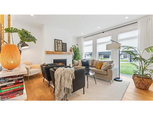 42 Aspen Circle, Thorndale, ON - Indoor Photo Showing Living Room With Fireplace