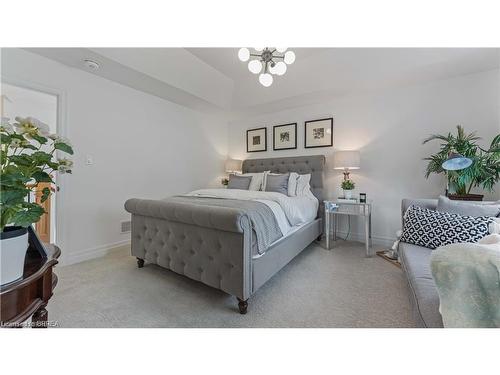 42 Aspen Circle, Thorndale, ON - Indoor Photo Showing Bedroom