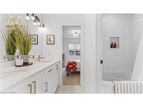 42 Aspen Circle, Thorndale, ON - Indoor Photo Showing Bathroom