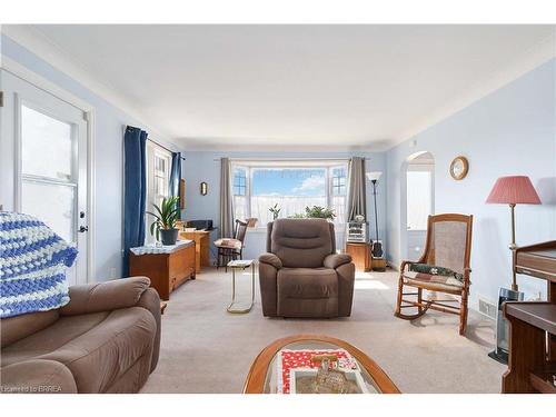 1 Grand River Avenue, Brantford, ON - Indoor Photo Showing Living Room