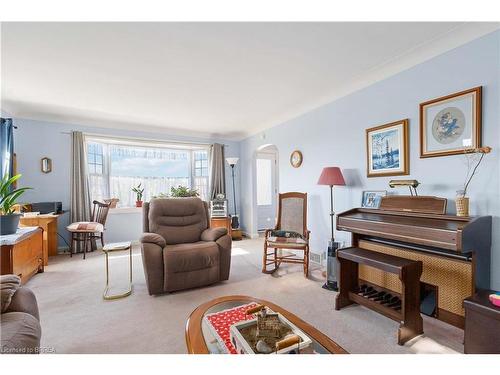 1 Grand River Avenue, Brantford, ON - Indoor Photo Showing Living Room