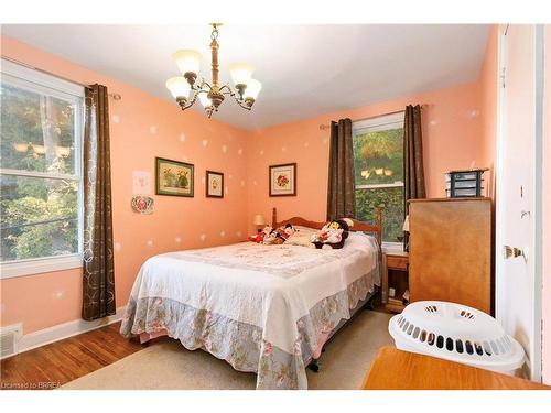 1 Grand River Avenue, Brantford, ON - Indoor Photo Showing Bedroom