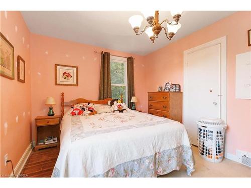 1 Grand River Avenue, Brantford, ON - Indoor Photo Showing Bedroom