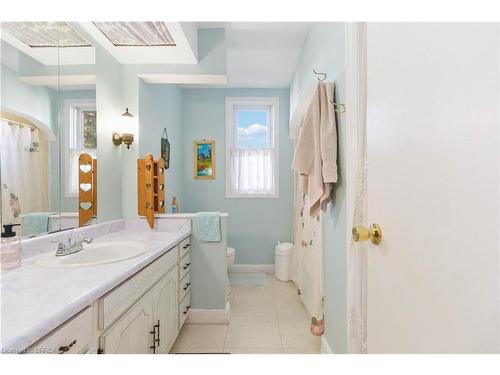 1 Grand River Avenue, Brantford, ON - Indoor Photo Showing Bathroom