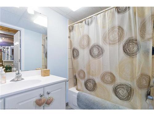 1 Grand River Avenue, Brantford, ON - Indoor Photo Showing Bathroom