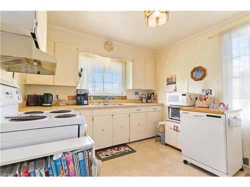 1 Grand River Avenue, Brantford, ON - Indoor Photo Showing Kitchen With Double Sink