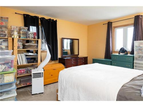 2606 Harrisburg Road, Lynden, ON - Indoor Photo Showing Bedroom