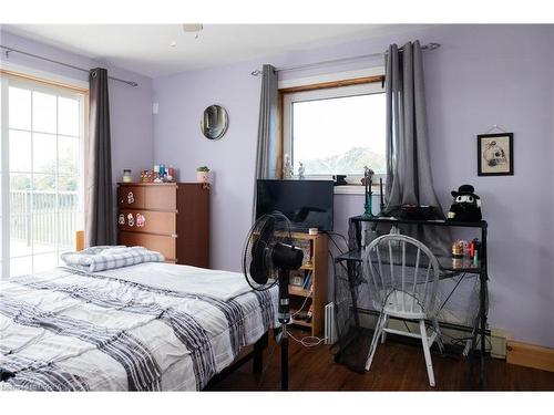 2606 Harrisburg Road, Lynden, ON - Indoor Photo Showing Bedroom