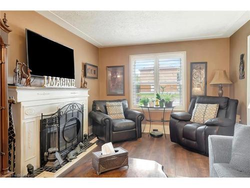 388 Marlborough Street, Brantford, ON - Indoor Photo Showing Living Room