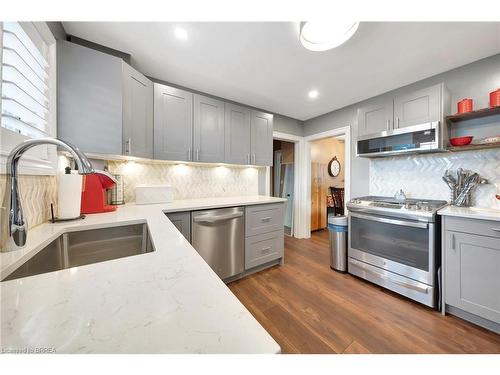 388 Marlborough Street, Brantford, ON - Indoor Photo Showing Kitchen With Upgraded Kitchen