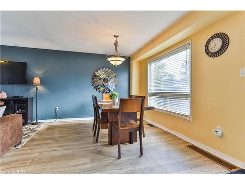 47 Shantz Avenue, Brantford, ON - Indoor Photo Showing Living Room