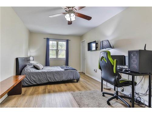 47 Shantz Avenue, Brantford, ON - Indoor Photo Showing Bathroom