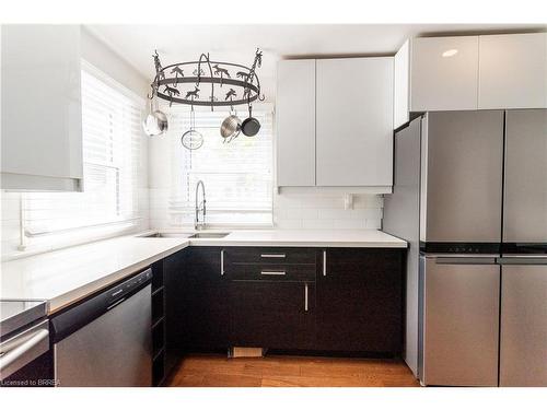 17 Trimdon Avenue, Brantford, ON - Indoor Photo Showing Kitchen With Upgraded Kitchen