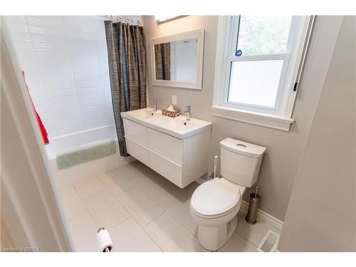 17 Trimdon Avenue, Brantford, ON - Indoor Photo Showing Bathroom