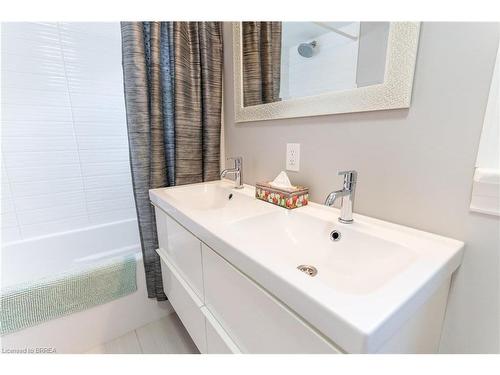 17 Trimdon Avenue, Brantford, ON - Indoor Photo Showing Bathroom