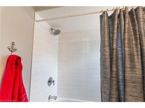 17 Trimdon Avenue, Brantford, ON - Indoor Photo Showing Bathroom