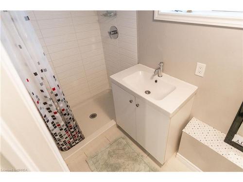 17 Trimdon Avenue, Brantford, ON - Indoor Photo Showing Bathroom