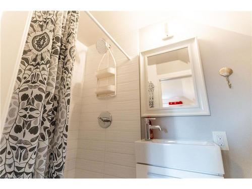 17 Trimdon Avenue, Brantford, ON - Indoor Photo Showing Bathroom