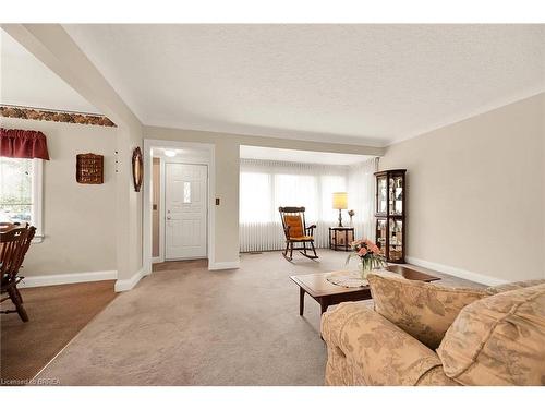 40 Tranquility Street, Brantford, ON - Indoor Photo Showing Living Room