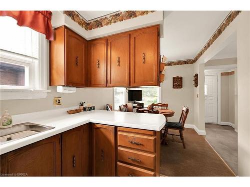 40 Tranquility Street, Brantford, ON - Indoor Photo Showing Kitchen