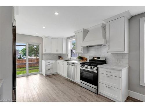 45 Drummond Street, Brantford, ON - Indoor Photo Showing Kitchen With Upgraded Kitchen