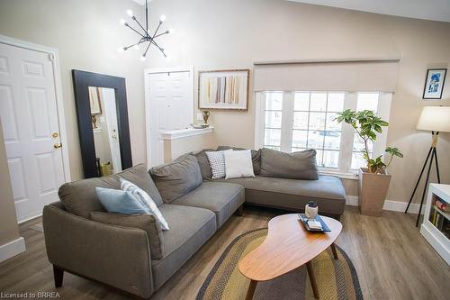 12 Denby Road, Port Dover, ON - Indoor Photo Showing Living Room