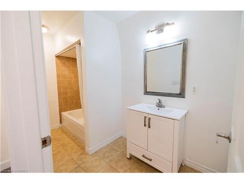 346 Rawdon Street, Brantford, ON - Indoor Photo Showing Bathroom