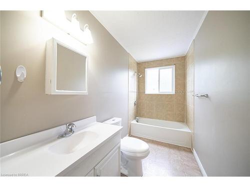 B-137 Henry Street, Brantford, ON - Indoor Photo Showing Bathroom