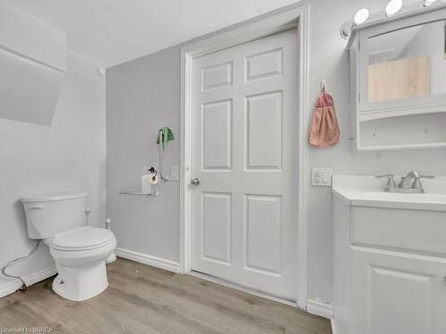 13 Drummond Street, Brantford, ON - Indoor Photo Showing Bathroom