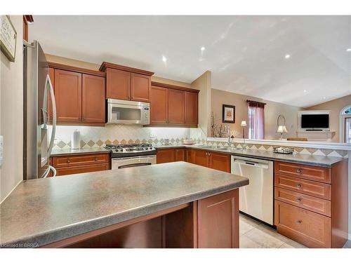 12-54 Glenwood Drive, Brantford, ON - Indoor Photo Showing Kitchen