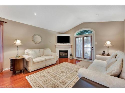 12-54 Glenwood Drive, Brantford, ON - Indoor Photo Showing Living Room With Fireplace