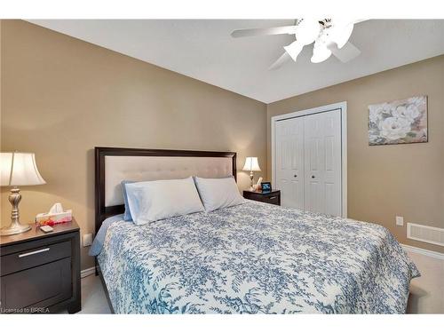 12-54 Glenwood Drive, Brantford, ON - Indoor Photo Showing Bedroom