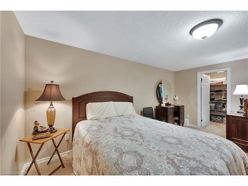 12-54 Glenwood Drive, Brantford, ON - Indoor Photo Showing Bedroom