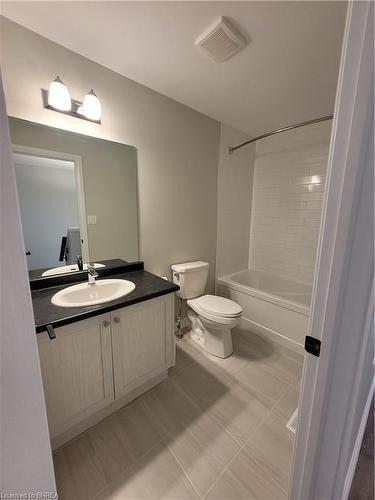 29-461 Blackburn Drive, Brantford, ON - Indoor Photo Showing Bathroom